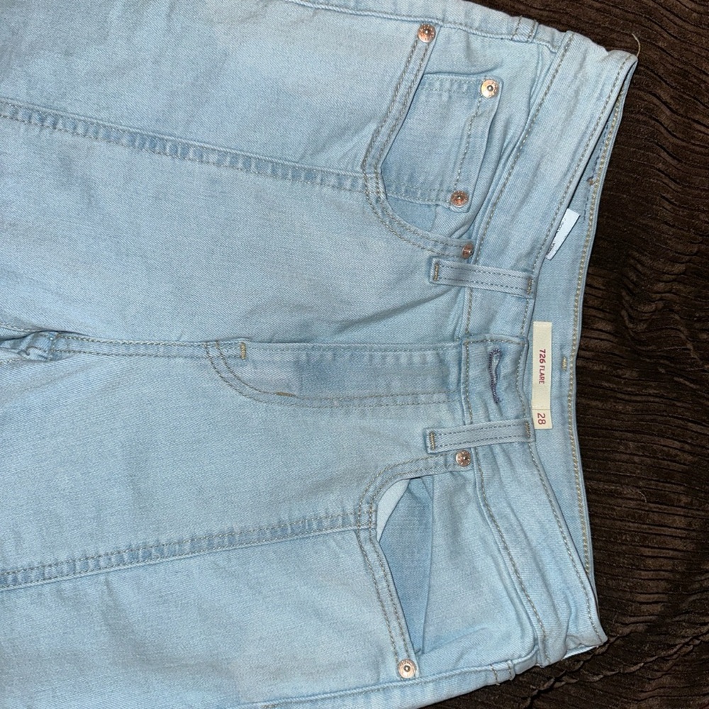light washed flare levi’s